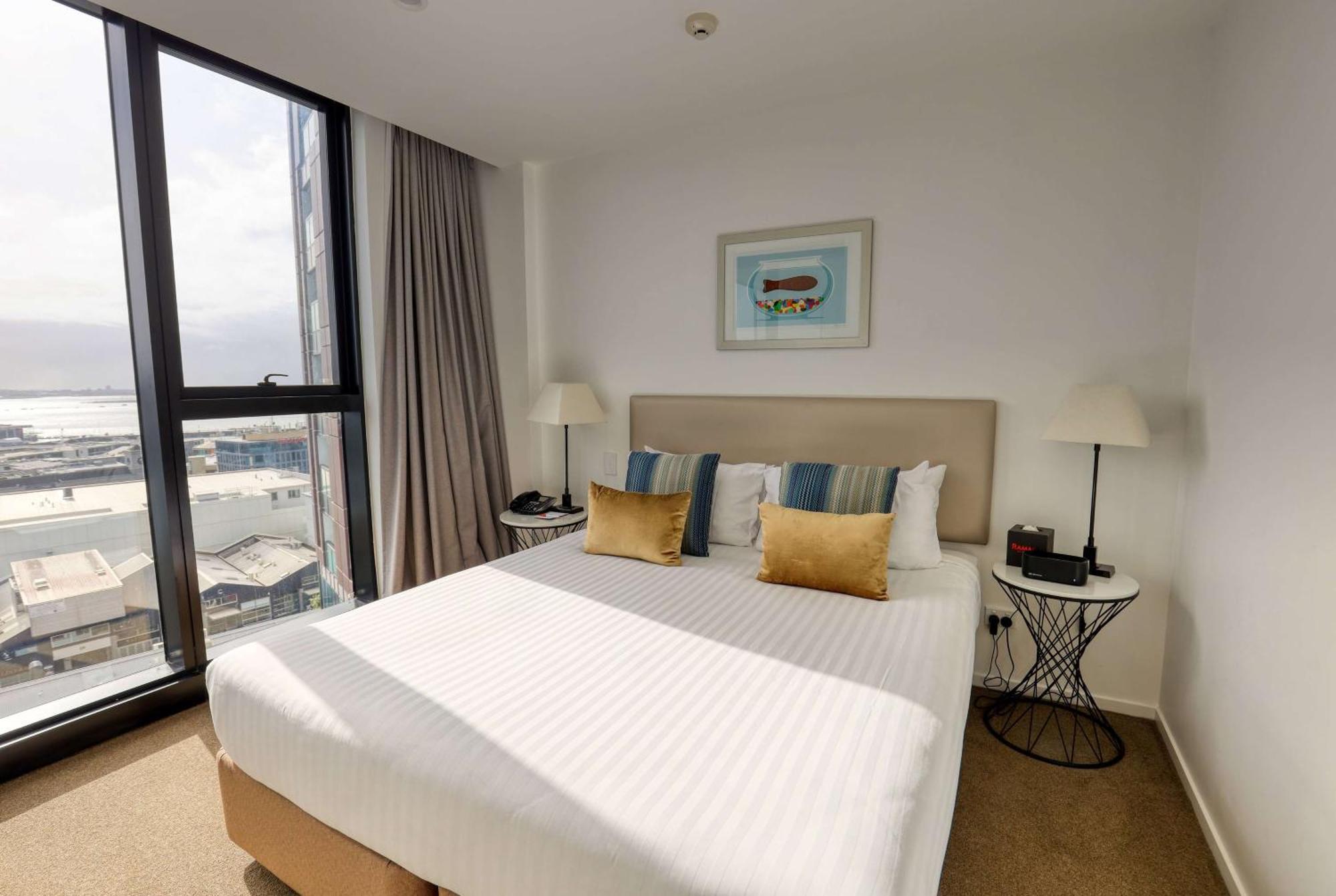 Ramada Suites By Wyndham Victoria Street West Auckland Exterior foto