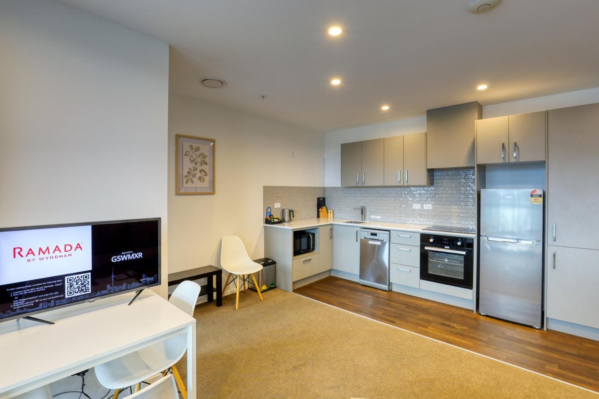 Ramada Suites By Wyndham Victoria Street West Auckland Exterior foto