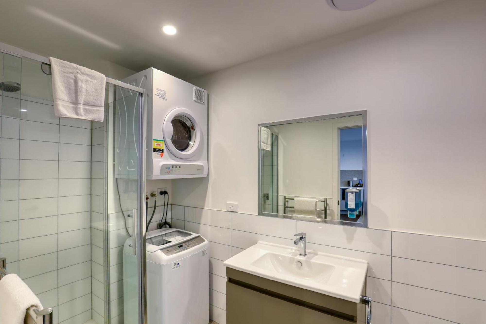 Ramada Suites By Wyndham Victoria Street West Auckland Exterior foto